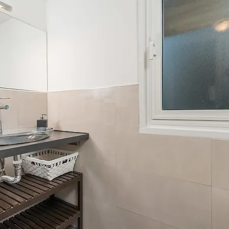 White Ostilia Apartments Rome Room photo