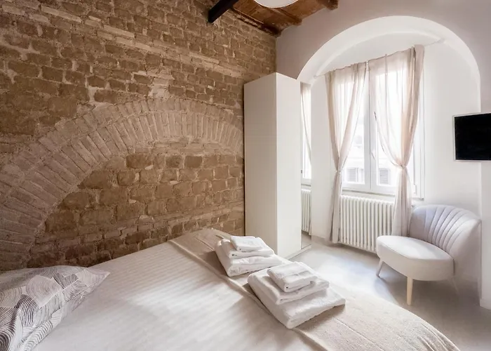 White Ostilia Apartments